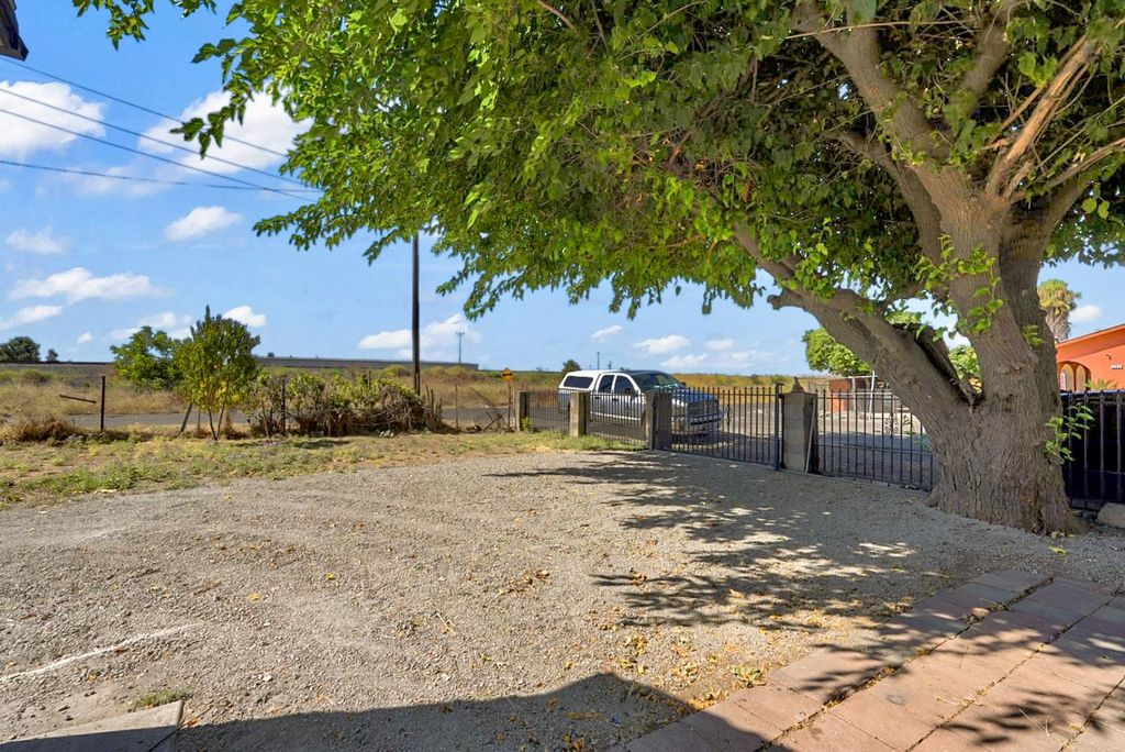 Image 26 of property listing at 736 S Modesto, Stockton, CA 95203