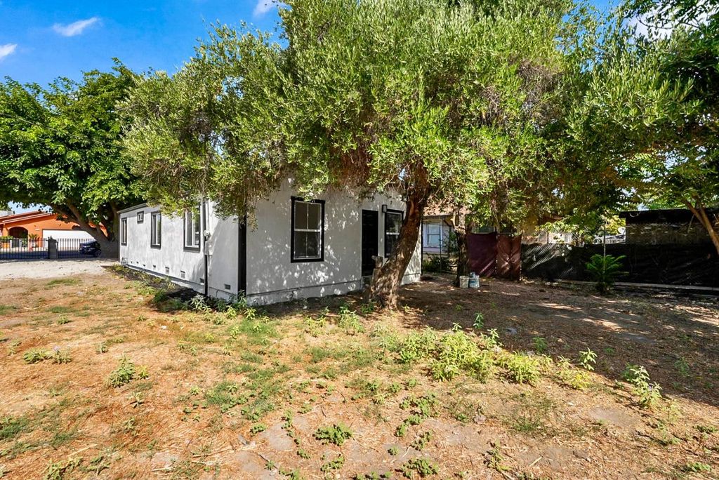 Image 27 of property listing at 736 S Modesto, Stockton, CA 95203