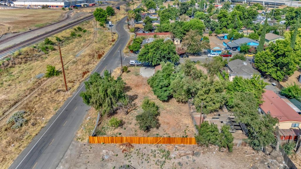 Image 30 of property listing at 736 S Modesto, Stockton, CA 95203