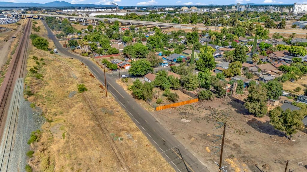 Image 32 of property listing at 736 S Modesto, Stockton, CA 95203
