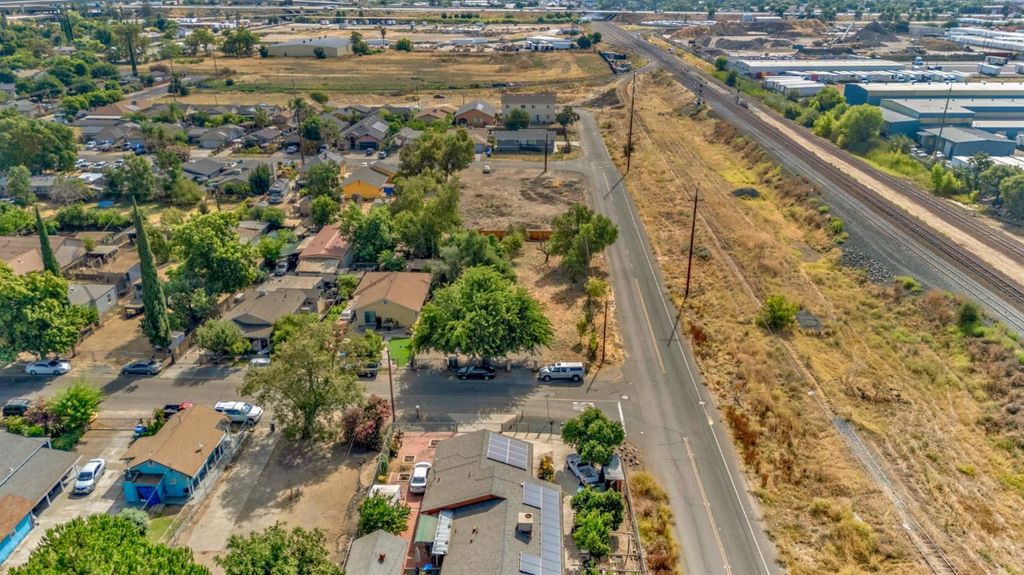 Image 33 of property listing at 736 S Modesto, Stockton, CA 95203