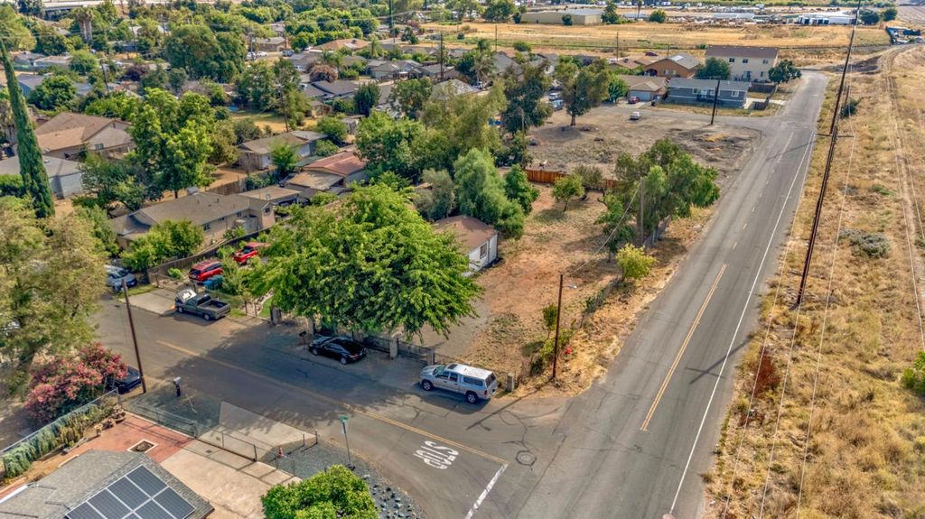 Image 34 of property listing at 736 S Modesto, Stockton, CA 95203