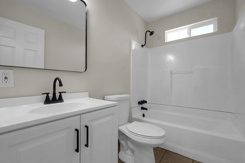 Image 4 of property listing at 736 S Modesto, Stockton, CA 95203