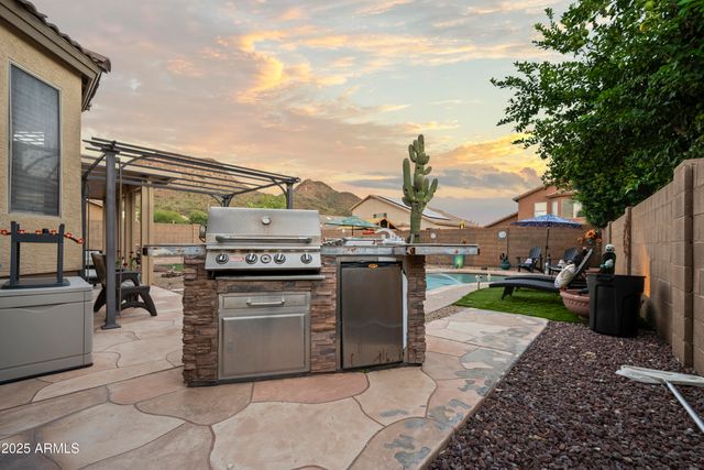 6419 W BRILES Road, Phoenix, AZ 85083