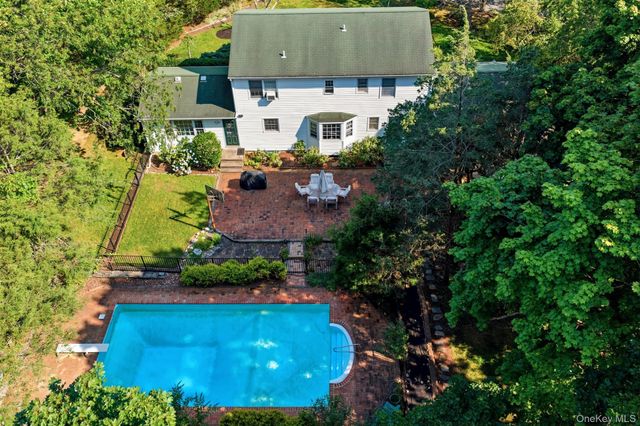 1 Gaul Road N, Setauket, NY 11733