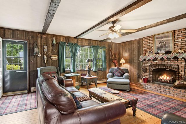 1 Gaul Road N, Setauket, NY 11733