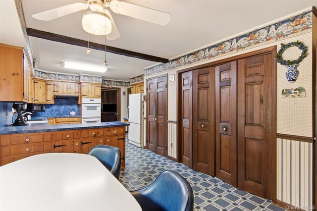 1 Gaul Road N, Setauket, NY 11733