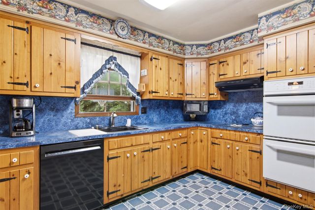 1 Gaul Road N, Setauket, NY 11733