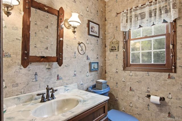 1 Gaul Road N, Setauket, NY 11733