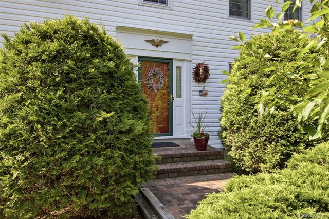 1 Gaul Road N, Setauket, NY 11733