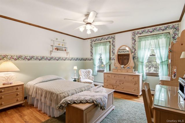 1 Gaul Road N, Setauket, NY 11733