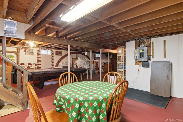 1 Gaul Road N, Setauket, NY 11733