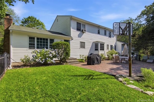 1 Gaul Road N, Setauket, NY 11733