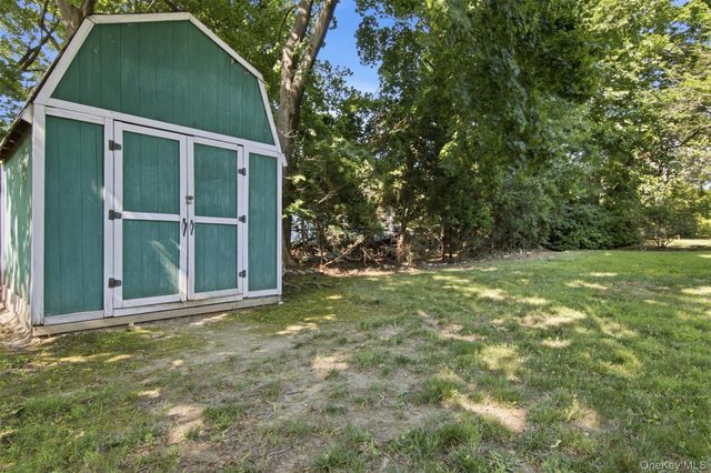1 Gaul Road N, Setauket, NY 11733