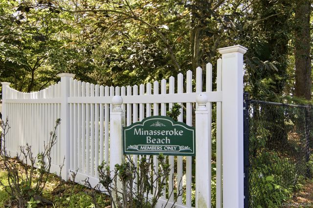 1 Gaul Road N, Setauket, NY 11733