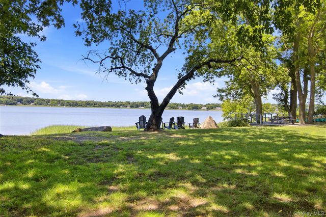 1 Gaul Road N, Setauket, NY 11733