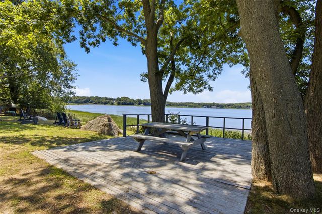 1 Gaul Road N, Setauket, NY 11733