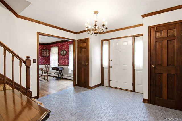 1 Gaul Road N, Setauket, NY 11733