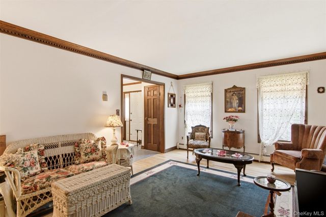 1 Gaul Road N, Setauket, NY 11733