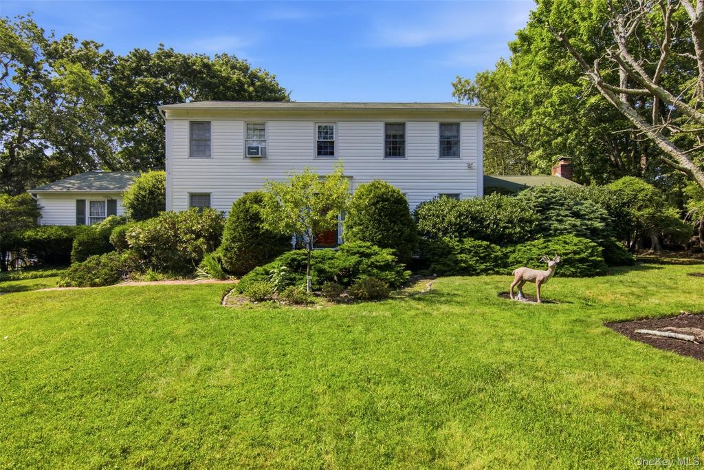 1 Gaul Road N, Setauket, NY 11733