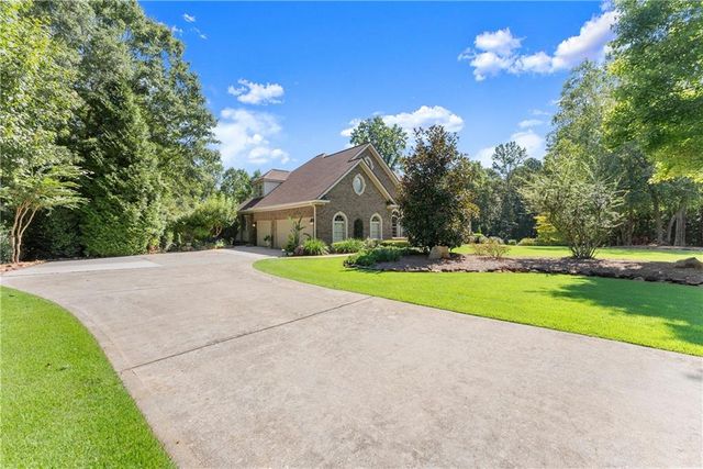 715 Antrim Glen Road, Hoschton, GA 30548