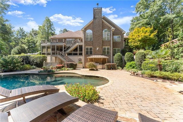 715 Antrim Glen Road, Hoschton, GA 30548