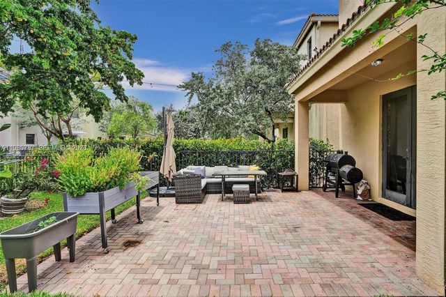 760 NE 193rd Ter, Miami, FL 33179