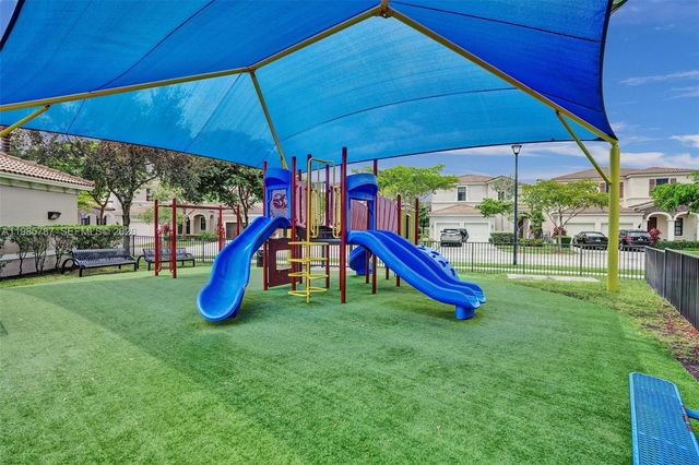 760 NE 193rd Ter, Miami, FL 33179