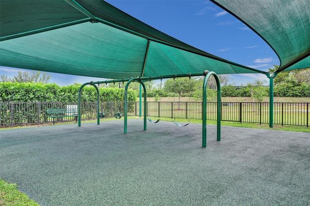 760 NE 193rd Ter, Miami, FL 33179