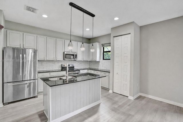 760 NE 193rd Ter, Miami, FL 33179