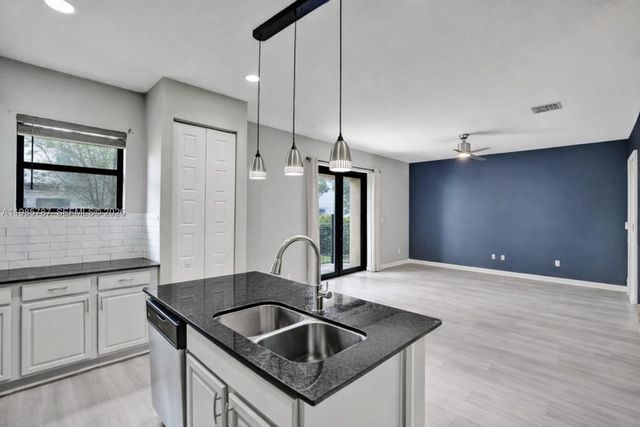 760 NE 193rd Ter, Miami, FL 33179