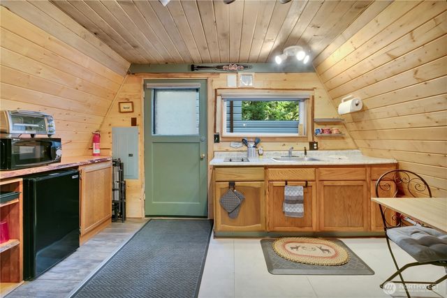 218 Paradise Drive, Ashford, WA 98304