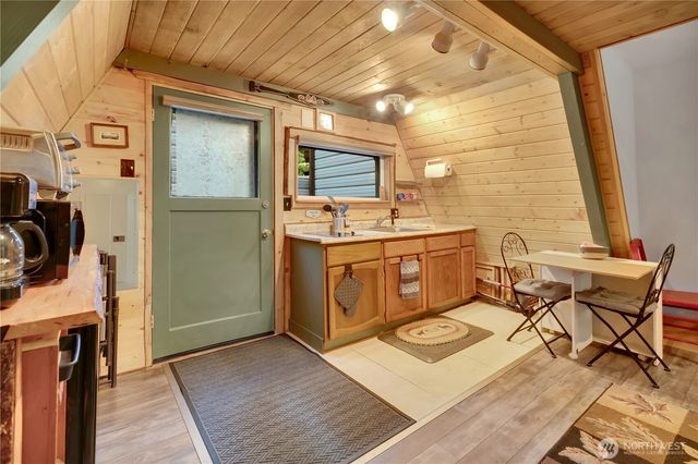 218 Paradise Drive, Ashford, WA 98304