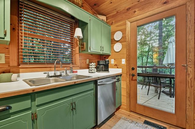 932 Granny Branch Drive, Blue Ridge, GA 30513