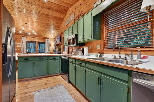 932 Granny Branch Drive, Blue Ridge, GA 30513