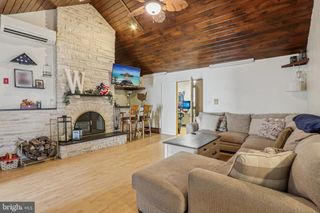 29 VIVIDLEAF LN, Levittown, PA 19054