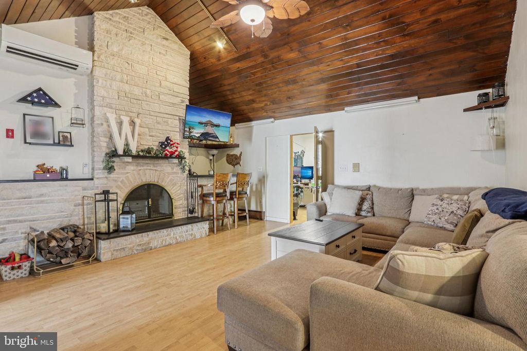 29 VIVIDLEAF LN, Levittown, PA 19054