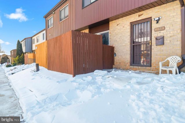 8123 SALT LAKE DR, Baltimore, MD 21244