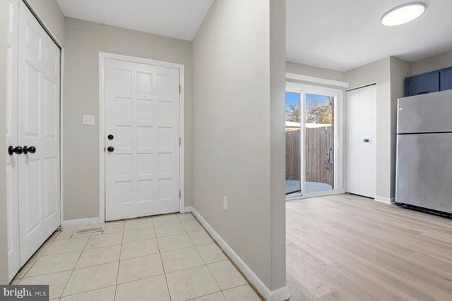 8123 SALT LAKE DR, Baltimore, MD 21244