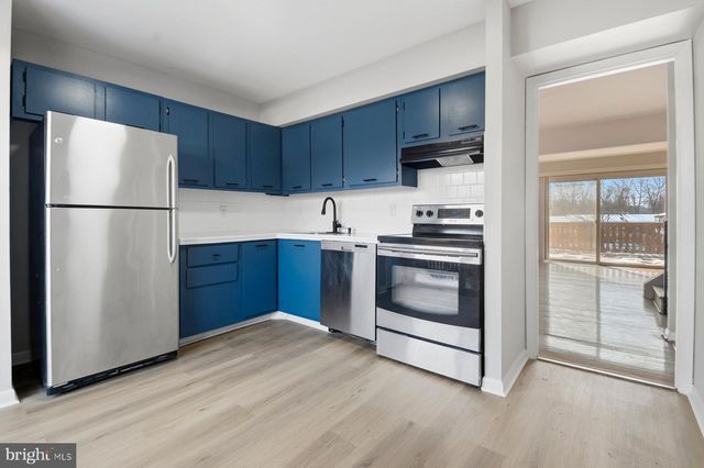 8123 SALT LAKE DR, Baltimore, MD 21244