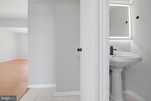 8123 SALT LAKE DR, Baltimore, MD 21244