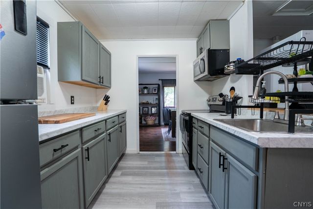 69 Oakdale Avenue South, New Hartford, NY 13413