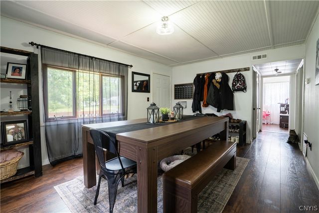 69 Oakdale Avenue South, New Hartford, NY 13413