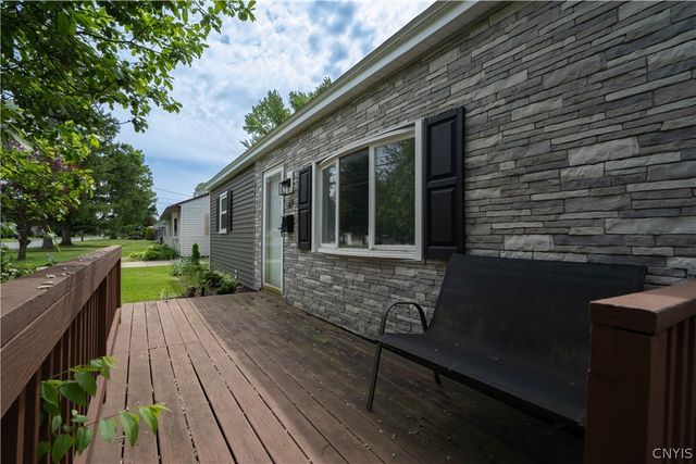 69 Oakdale Avenue South, New Hartford, NY 13413