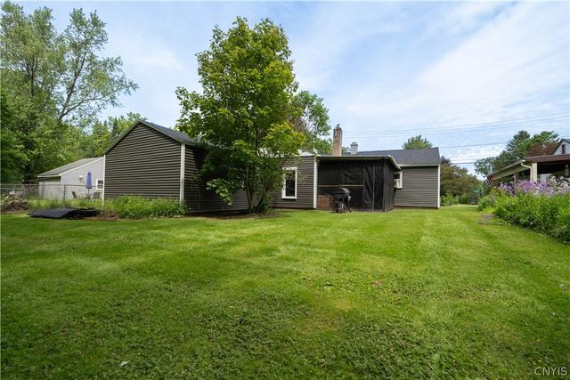 69 Oakdale Avenue South, New Hartford, NY 13413