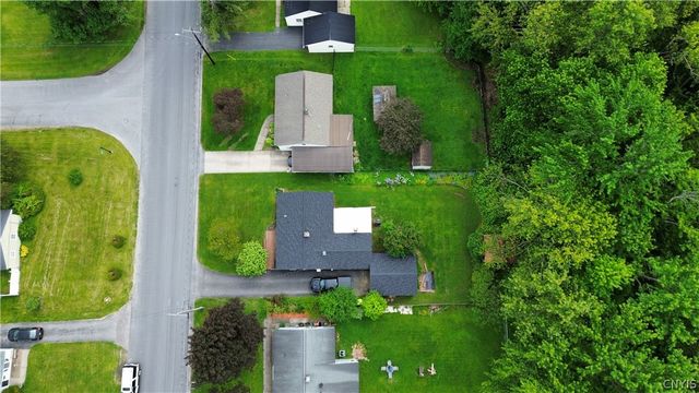 69 Oakdale Avenue South, New Hartford, NY 13413
