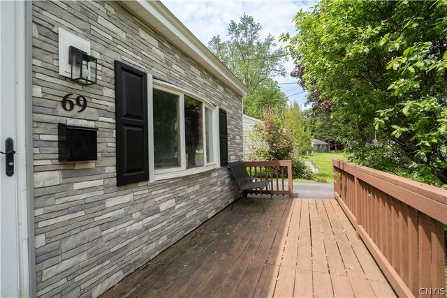 69 Oakdale Avenue South, New Hartford, NY 13413