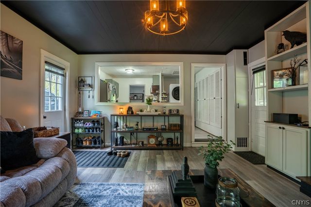 69 Oakdale Avenue South, New Hartford, NY 13413