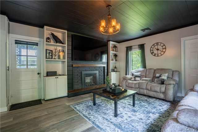 69 Oakdale Avenue South, New Hartford, NY 13413