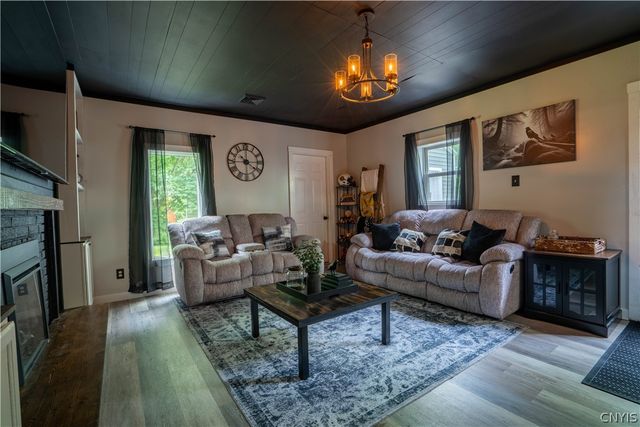 69 Oakdale Avenue South, New Hartford, NY 13413